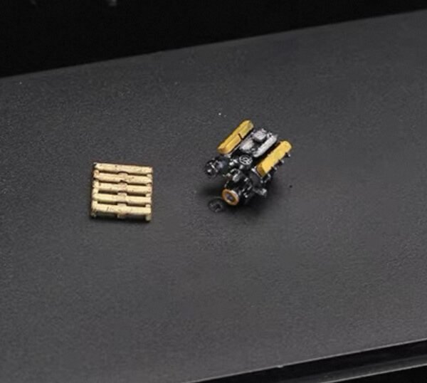 3D Printed Yellow Engine + Pallet Diorama Accessory 1:64