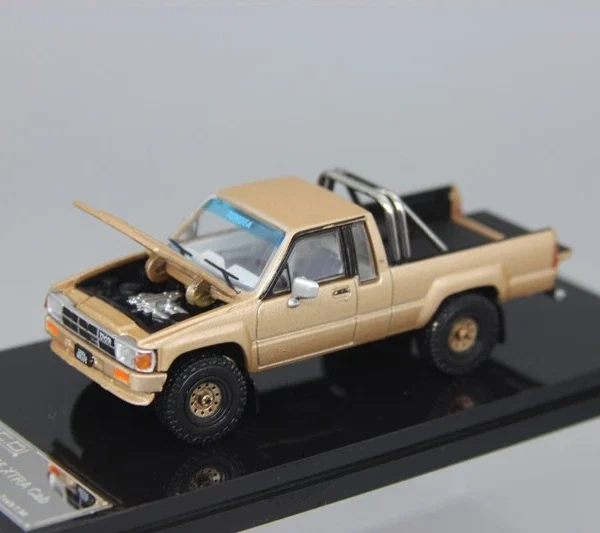 GCD 1:64 Toyota 1985 Hilux SR5 Xtracab Brown