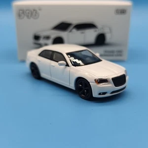 596 Model 1:64 Chrysler 300C Pearlescent White