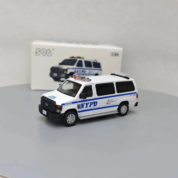 596 Model 1:64 Ford E350 NYPD