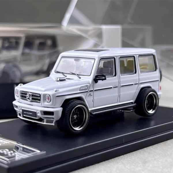 LMF 1:64 Mercedes-Benz G63 White