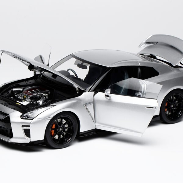 (Pre-Order) Motorhelix 1:18 Nissan GT-R R35 Track Edition Nismo 2020 Silver