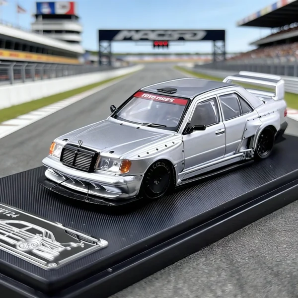 RM 1:64 Mercedes-Benz 500 E W124 Silver