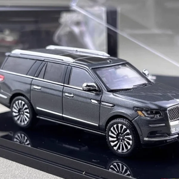 Shadow 1:64 Lincoln Green Navigator L SUV 601 Grey