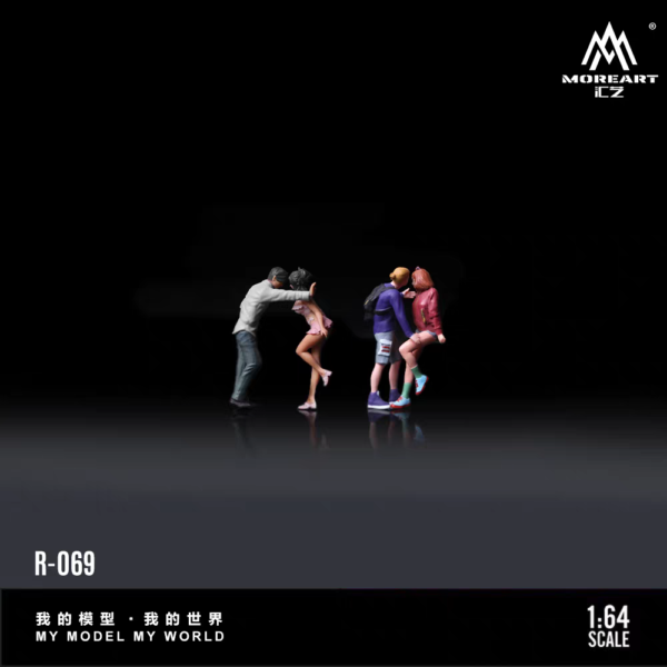 MoreArt 1:64 Two Intimate Couples Set