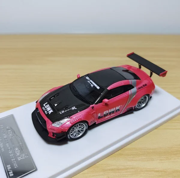 RR Model 1:64 Resin Nissan GT-R R35 LBWK Pink