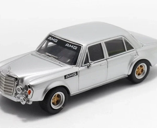 BSC 1:64 Mercedes-Benz AMG 300 SEL (W109) - Silver