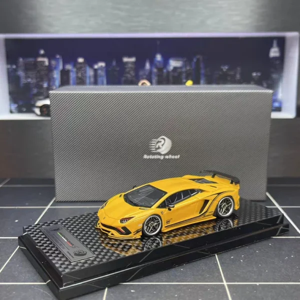 Rotating Wheel RW 1:64 Resin Rowen Aventador Pearl Yellow