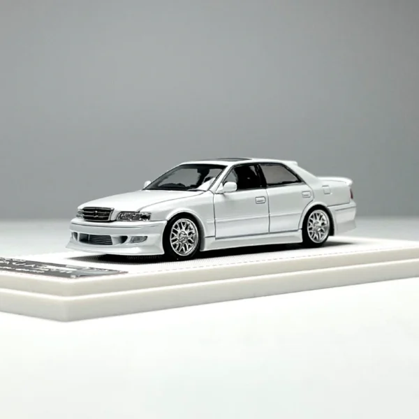 Model One 1:64 Chaser MK6 JZX100 -Pearl White - Opening Hood