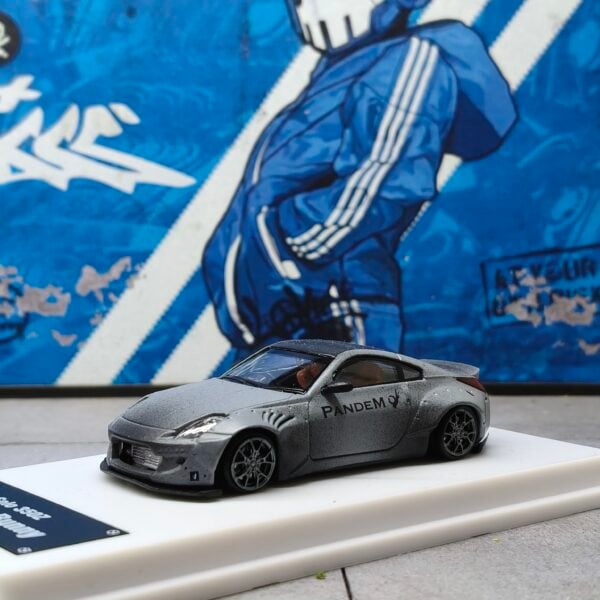 Solo Model 1:64 NISSAN 350Z ROCKET BUNNY PANDEM MATT GREY
