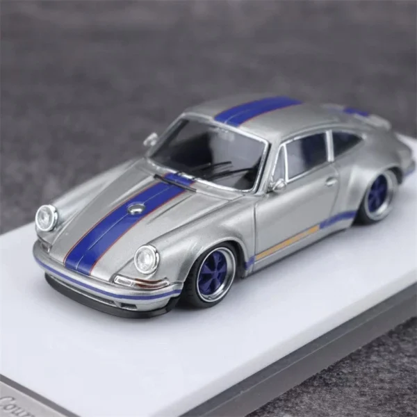 Zincit Model 1:64 singer Coupe Silver with Blue Stripe