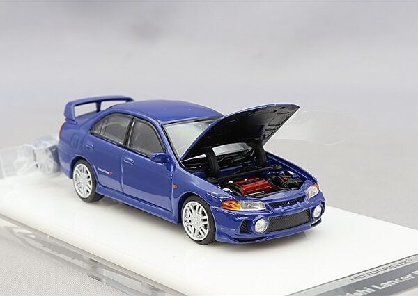 MotorHelix 1:64 Mitsubishi Lancer Evolution IV Blue