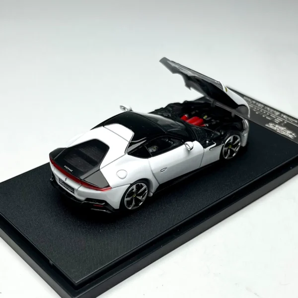 Phantom Knight PK 1:64 12 Cilindri Coupe White Bianco Avus