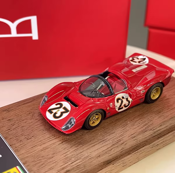 DMH 1:64 Ferrari 330p #23 1967 24h Daytona Red limited 99 pcs