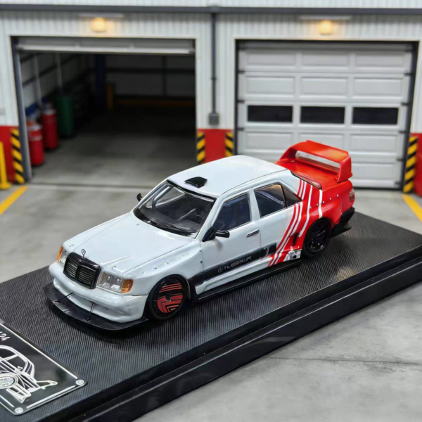 Rhino Model RM 1:64 Mercedes-Benz W124 190E White Red