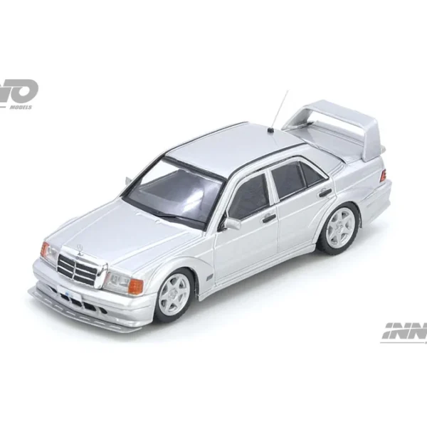 Inno64 1:64 MERCEDES BENZ 190E Silver