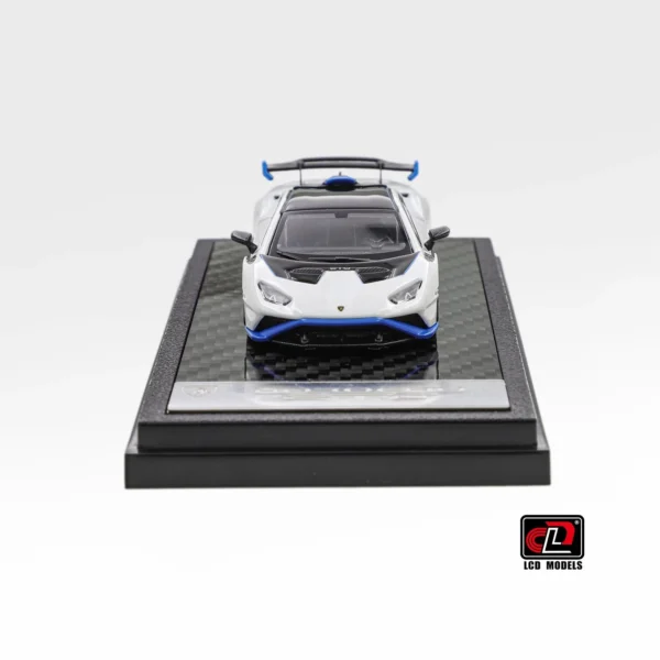 LCD 1:64 Lamborghini Huracan STO White