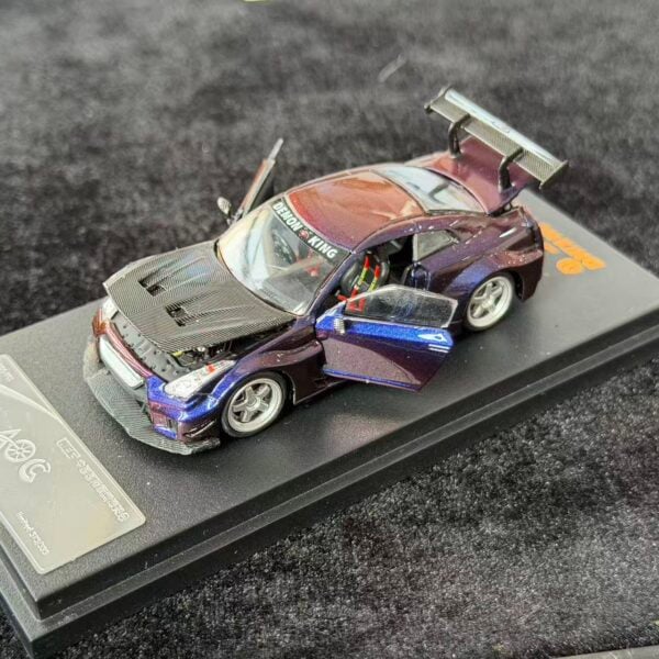 AOC 1:64 Nissan GTR R35 Chameleon Purple