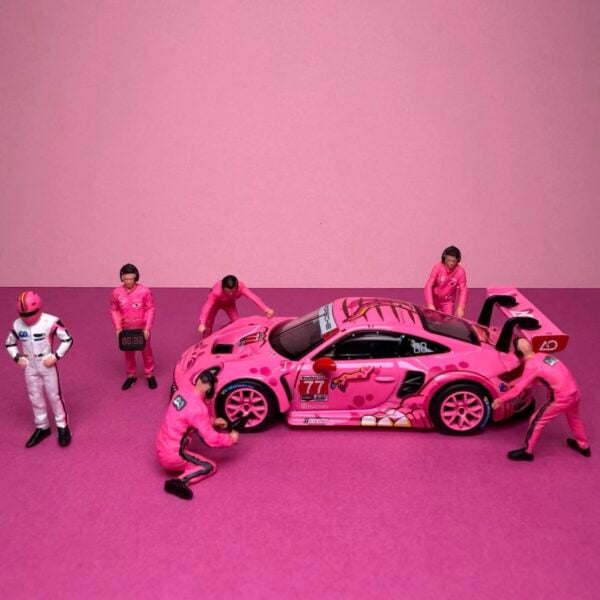 Set of 1:64 Pit Crew Figurines for AO Racing Roxy - Car not Included.