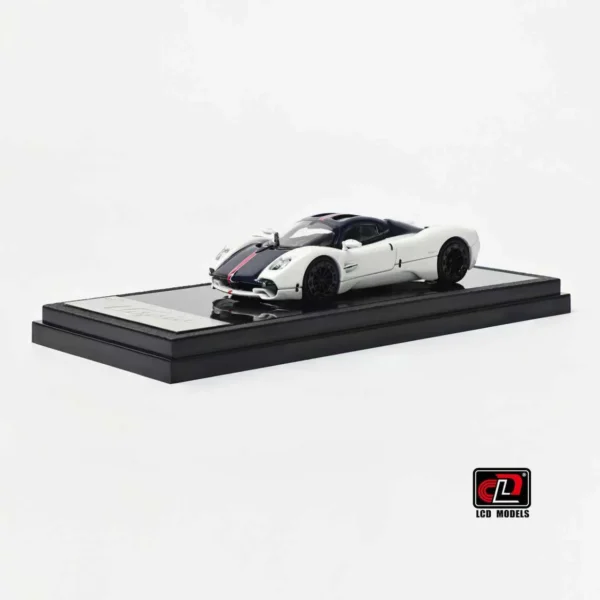 LCD 1:64 Pagani Utopia White