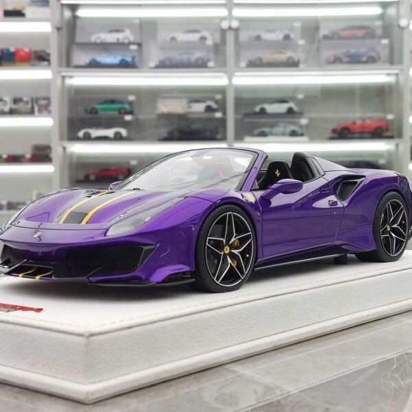 MR 1:18 Ferrari 488 Pista Spider Viola Pasifae - Resin Model