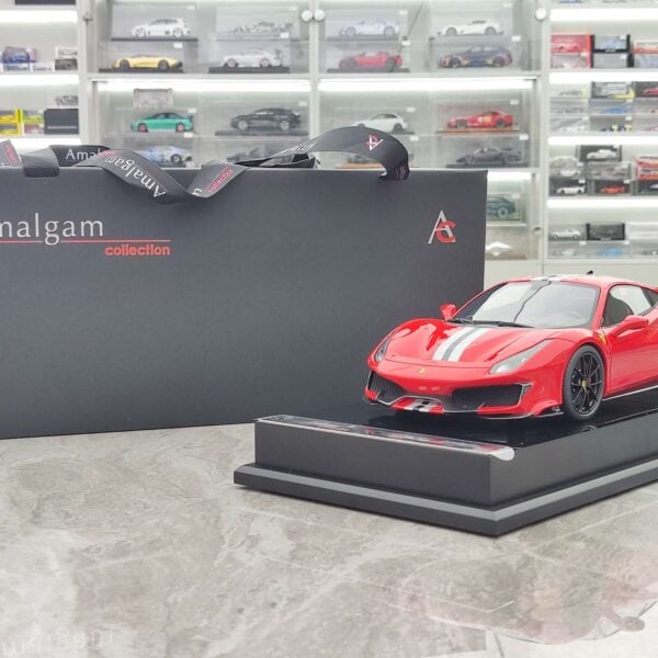 Amalgam 1:18 Ferrari 488 Pista Standard Red - Resin Model
